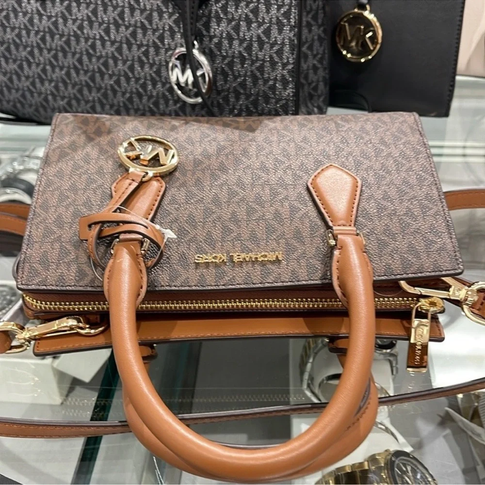 Michael Kors Small Sheila Satchel Crossbody
Bag Brown
NWT - Picture 7 of 16